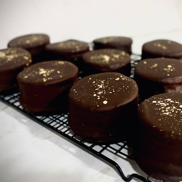 Alfajores bañados en chocolate