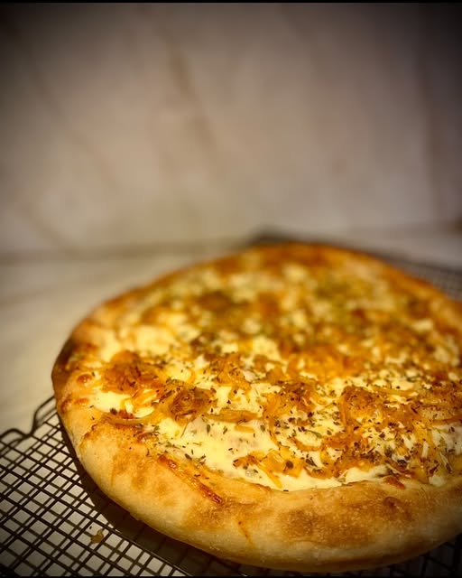 Pizza casera recién horneada